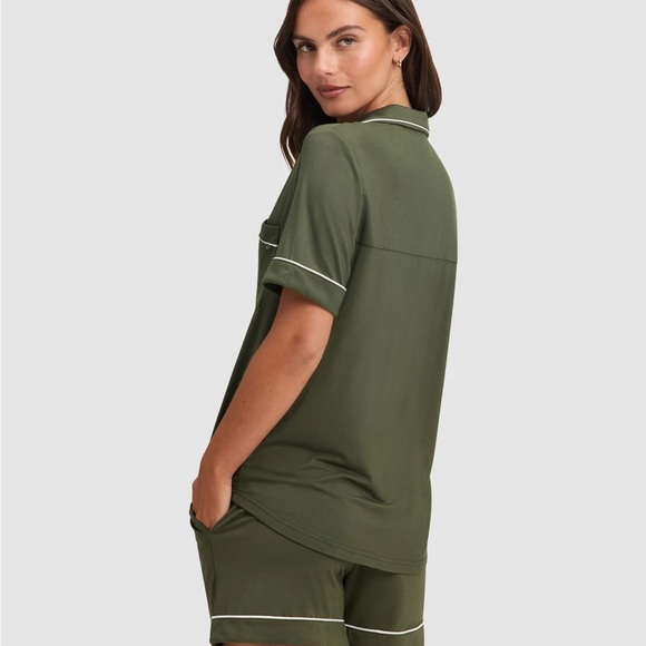 *NWT* Cozy Earth Women's Bamboo Stretch-Knit Short Sleeve Pajama Set - Picture 3 of 7